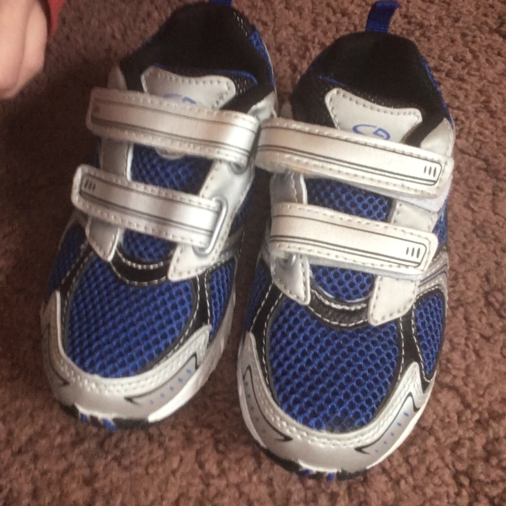 Toddler boy shoes size 10